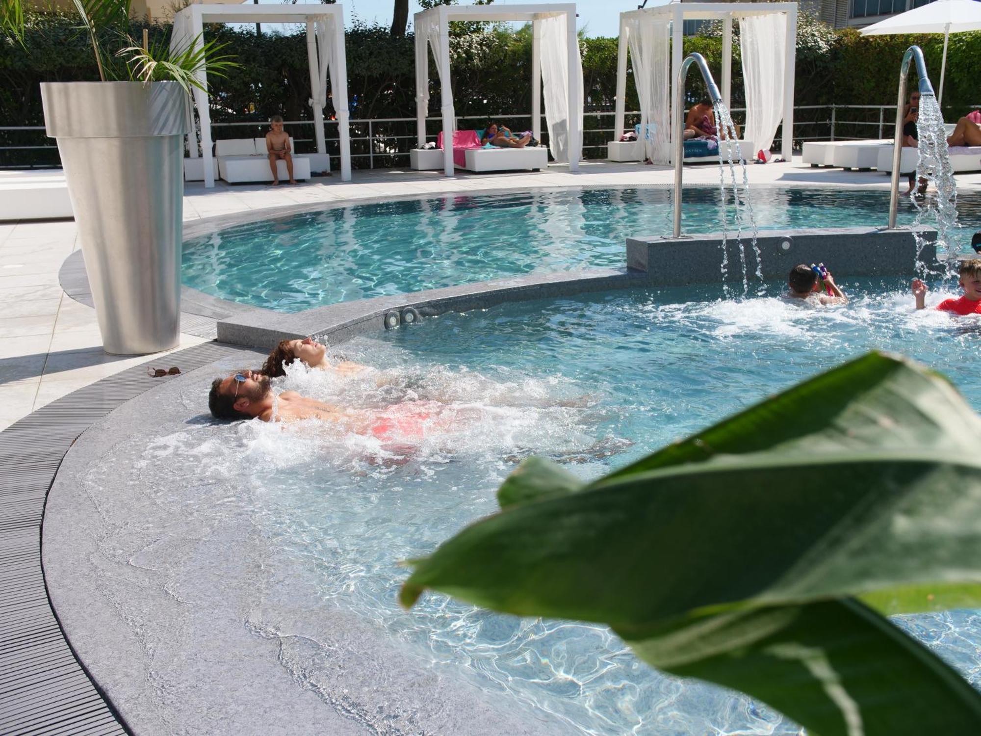 Oxygen Lifestyle Hotel Viserbella di Rimini ภายนอก รูปภาพ